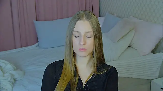 Snapshot of BritneyCruze chatting on 02-27-25, 02:10 BritneyCruze online show from 02-27-25, 02:10