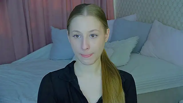 Snapshot of BritneyCruze chatting on 03-10-25, 08:04 BritneyCruze online show from 03-10-25, 08:04