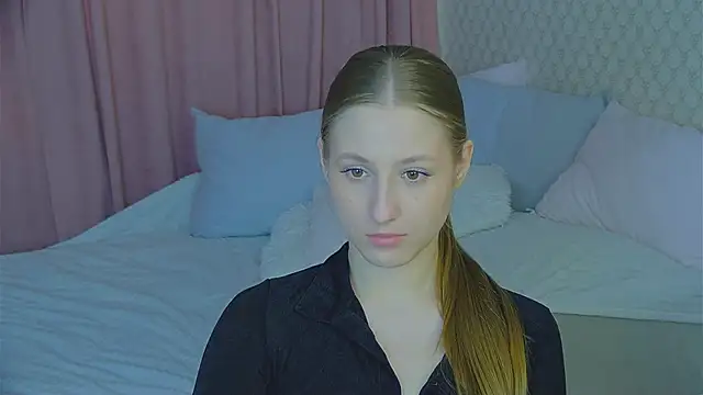 Snapshot of BritneyCruze chatting on 03-10-25, 11:10 BritneyCruze online show from 03-10-25, 11:10