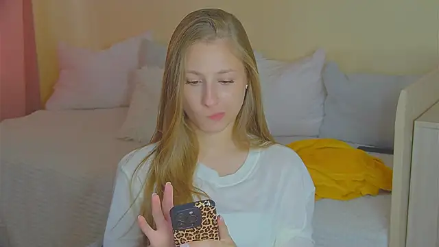 Snapshot of BritneyCruze chatting on 09-09-25, 08:25 BritneyCruze online show from 09-09-25, 08:25