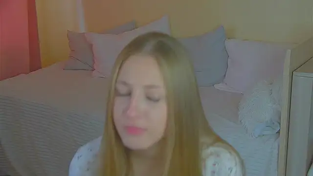 Snapshot of BritneyCruze chatting on 09-25-25, 08:29 BritneyCruze online show from 09-25-25, 08:29