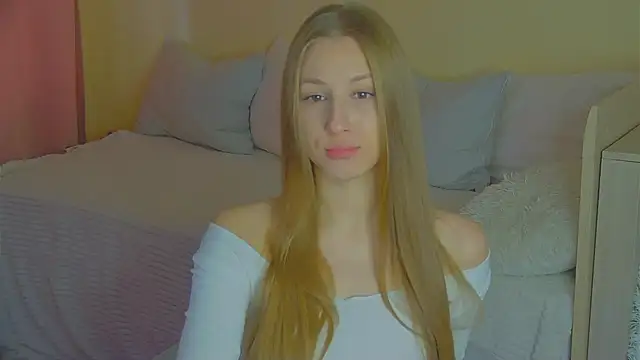 Snapshot of BritneyCruze chatting on 10-14-25, 07:53 BritneyCruze online show from 10-14-25, 07:53