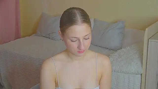 Snapshot of BritneyCruze chatting on 10-27-25, 09:13 BritneyCruze online show from 10-27-25, 09:13