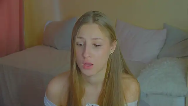 Snapshot of BritneyCruze chatting on 11-13-25, 09:19 BritneyCruze online show from 11-13-25, 09:19