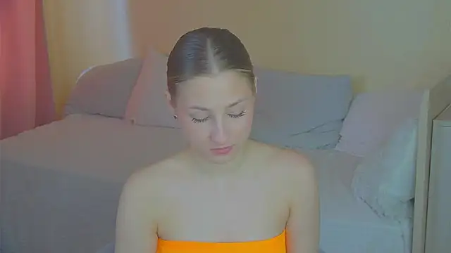 Snapshot of BritneyCruze chatting on 12-15-25, 09:46 BritneyCruze online show from 12-15-25, 09:46