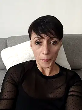 Snapshot of YOURHESZTIA chatting on 12-17-24, 11:17 YOURHESZTIA online show from 12-17-24, 11:17