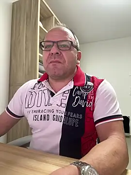 coupleLatinaLovers online show from 11-17-25, 05:57