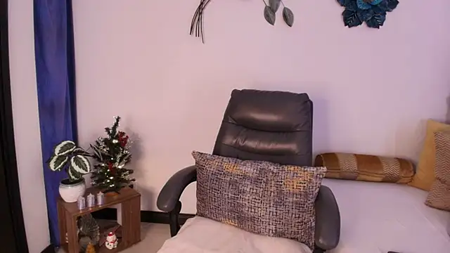 Saray M  online show from 12-15-25, 05:17