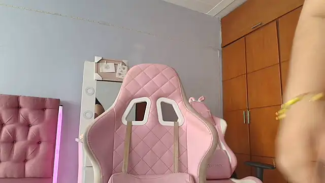 Snapshot of _69HONRY chatting on 12-16-24, 04:16 69HONRY online show from 12-16-24, 04:16