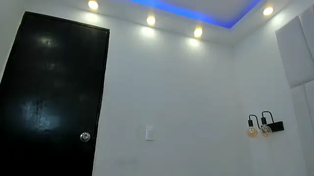 Snapshot of chloe_zulay chatting on 01-19-26, 03:43 chloe zulay online show from 01-19-26, 03:43