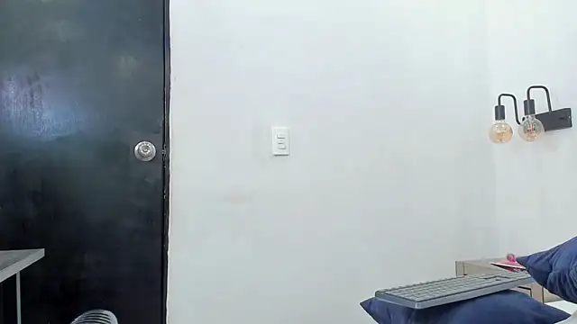 Snapshot of chloe_zulay chatting on 02-13-26, 04:30 chloe zulay online show from 02-13-26, 04:30