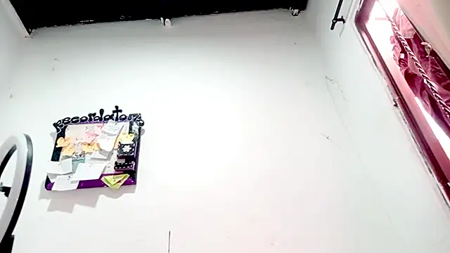 PetiteIvoryQueen19 online show from 10-23-25, 09:46