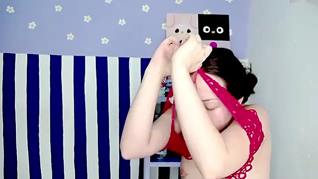 PetiteIvoryQueen19 online show from 04-22-26, 05:43