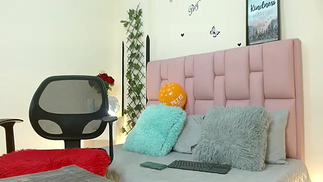 isabela ferrer  online show from 02-15-25, 01:05