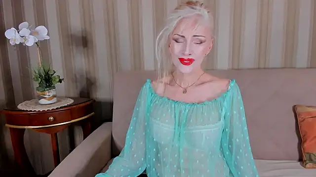 Snapshot of Rita_Farel chatting on 02-05-25, 11:39 Rita Farel online show from 02-05-25, 11:39