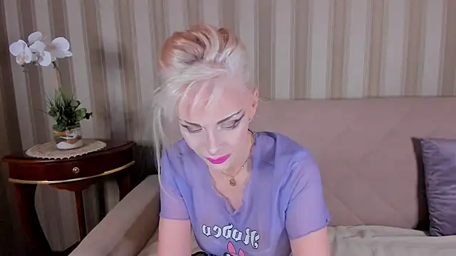 Snapshot of Rita_Farel chatting on 03-13-25, 12:59 Rita Farel online show from 03-13-25, 12:59
