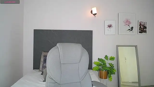 Snapshot of adhara_cortez chatting on 10-22-25, 08:30 adhara cortez online show from 10-22-25, 08:30