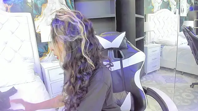 Snapshot of rave_connor chatting on 10-07-25, 07:00 rave connor online show from 10-07-25, 07:00