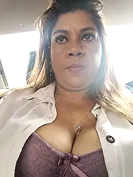 Laura-Hernandez online show from 09-28-25, 03:06