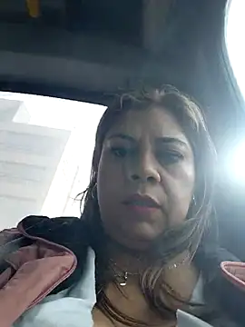 Laura-Hernandez online show from 06-06-26, 01:38