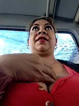 Laura-Hernandez online show from 06-30-26, 03:35