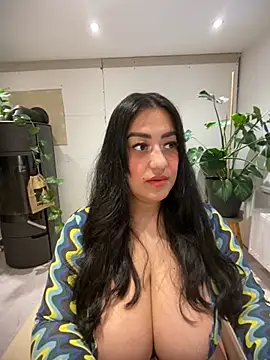 Snapshot of Alma- chatting on 10-26-25, 01:17 Alma- online show from 10-26-25, 01:17