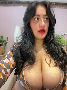 Snapshot of Alma- chatting on 07-18-26, 12:31 Alma- online show from 07-18-26, 12:31