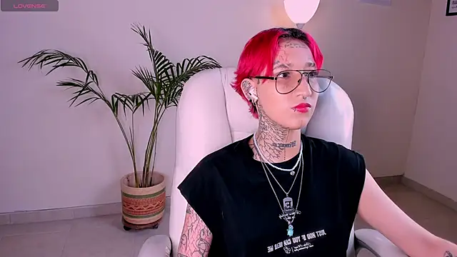 ravengreen  online show from 02-06-25, 02:22