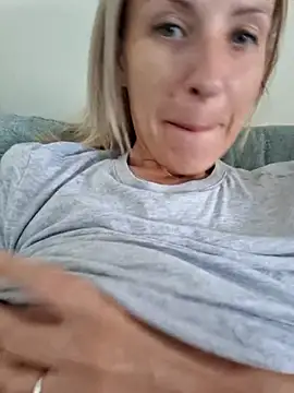 Snapshot of YourJuliena chatting on 02-20-25, 10:37 YourJuliena online show from 02-20-25, 10:37