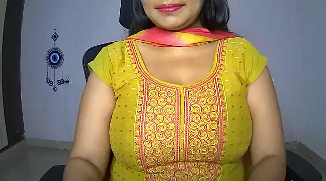 Snapshot of Swetaa_ chatting on 02-01-25, 10:37 Swetaa online show from 02-01-25, 10:37