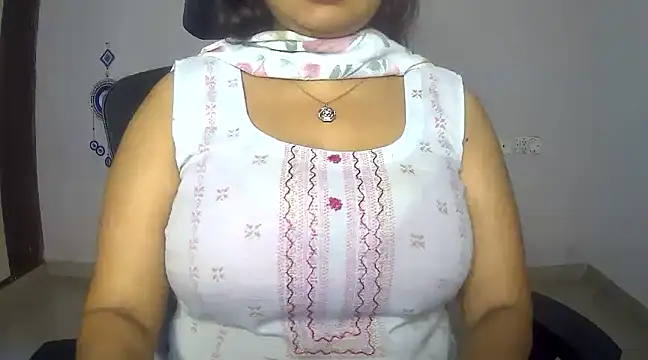 Snapshot of Swetaa_ chatting on 03-01-25, 11:50 Swetaa online show from 03-01-25, 11:50