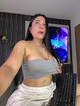 Snapshot of Abril10_ chatting on 05-24-26, 03:39 Abril10 online show from 05-24-26, 03:39