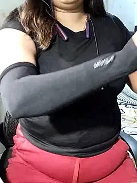 Snapshot of QueenHaryana chatting on 11-01-25, 06:21 QueenHaryana online show from 11-01-25, 06:21