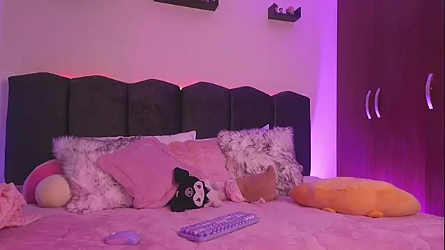 Snapshot of Lilou_albrecht chatting on 02-24-26, 11:52 Lilou albrecht online show from 02-24-26, 11:52