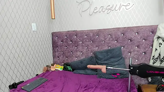 Snapshot of VALENTINA3x chatting on 02-25-25, 06:25 VALENTINA3x online show from 02-25-25, 06:25