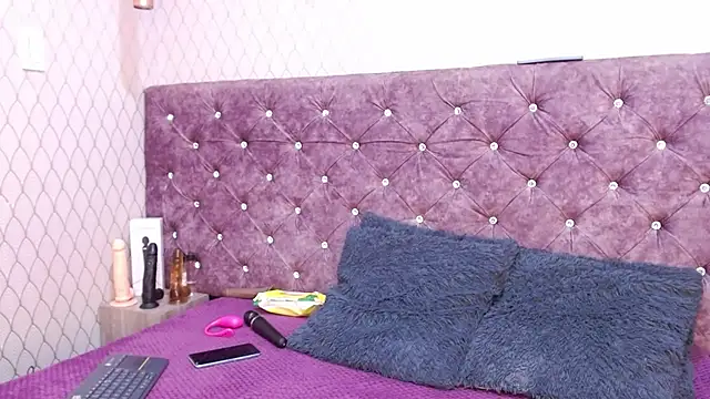 Snapshot of VALENTINA3x chatting on 11-30-25, 03:54 VALENTINA3x online show from 11-30-25, 03:54