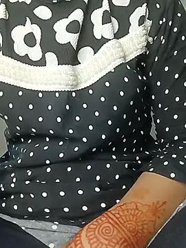 Snapshot of Nadia-2 chatting on 12-18-24, 07:08 Nadia-2 online show from 12-18-24, 07:08