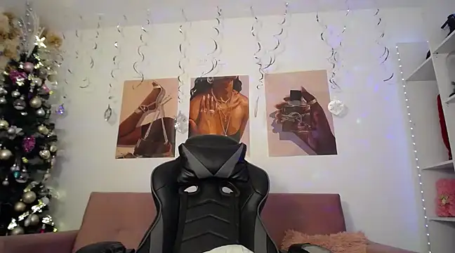 Snapshot of catalinapalencia chatting on 12-14-24, 11:12 catalinapalencia online show from 12-14-24, 11:12