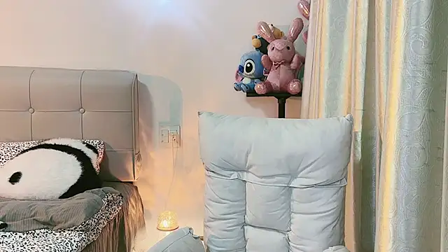 Snapshot of Fairy-HF chatting on 02-22-25, 01:02 Fairy-HF online show from 02-22-25, 01:02