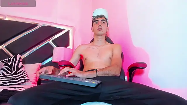 Snapshot of DimitryHank chatting on 01-12-25, 06:38 DimitryHank online show from 01-12-25, 06:38