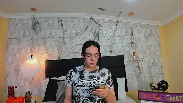 JustinePerry online show from 10-22-25, 03:51