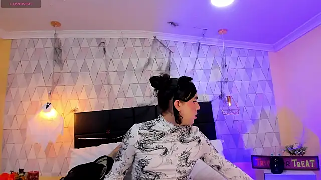 JustinePerry online show from 10-25-25, 01:51