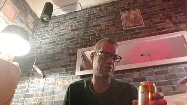 Snapshot of Maikel1981-NL chatting on 05-31-26, 02:31 Maikel1981-NL online show from 05-31-26, 02:31