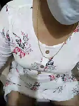 Snapshot of aliseanu chatting on 01-13-25, 12:02 aliseanu online show from 01-13-25, 12:02