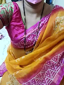 Snapshot of aliseanu chatting on 10-14-25, 04:52 aliseanu online show from 10-14-25, 04:52