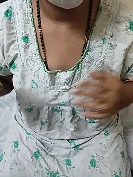 Snapshot of aliseanu chatting on 10-26-25, 05:41 aliseanu online show from 10-26-25, 05:41