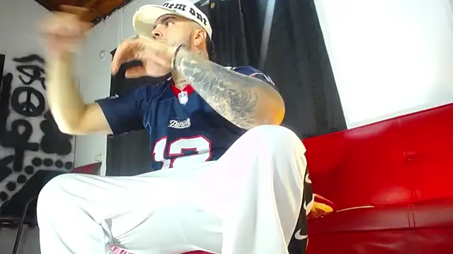 Snapshot of Dexter-T chatting on 12-09-24, 06:23 Dexter-T online show from 12-09-24, 06:23