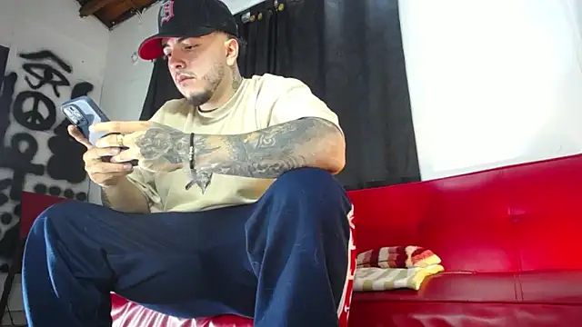 Snapshot of Dexter-T chatting on 01-26-25, 03:06 Dexter-T online show from 01-26-25, 03:06