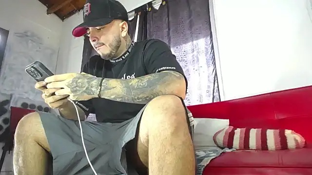 Snapshot of Dexter-T chatting on 03-15-25, 06:43 Dexter-T online show from 03-15-25, 06:43