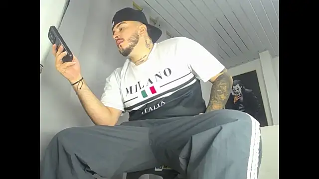 Snapshot of Dexter-T chatting on 11-19-25, 06:24 Dexter-T online show from 11-19-25, 06:24